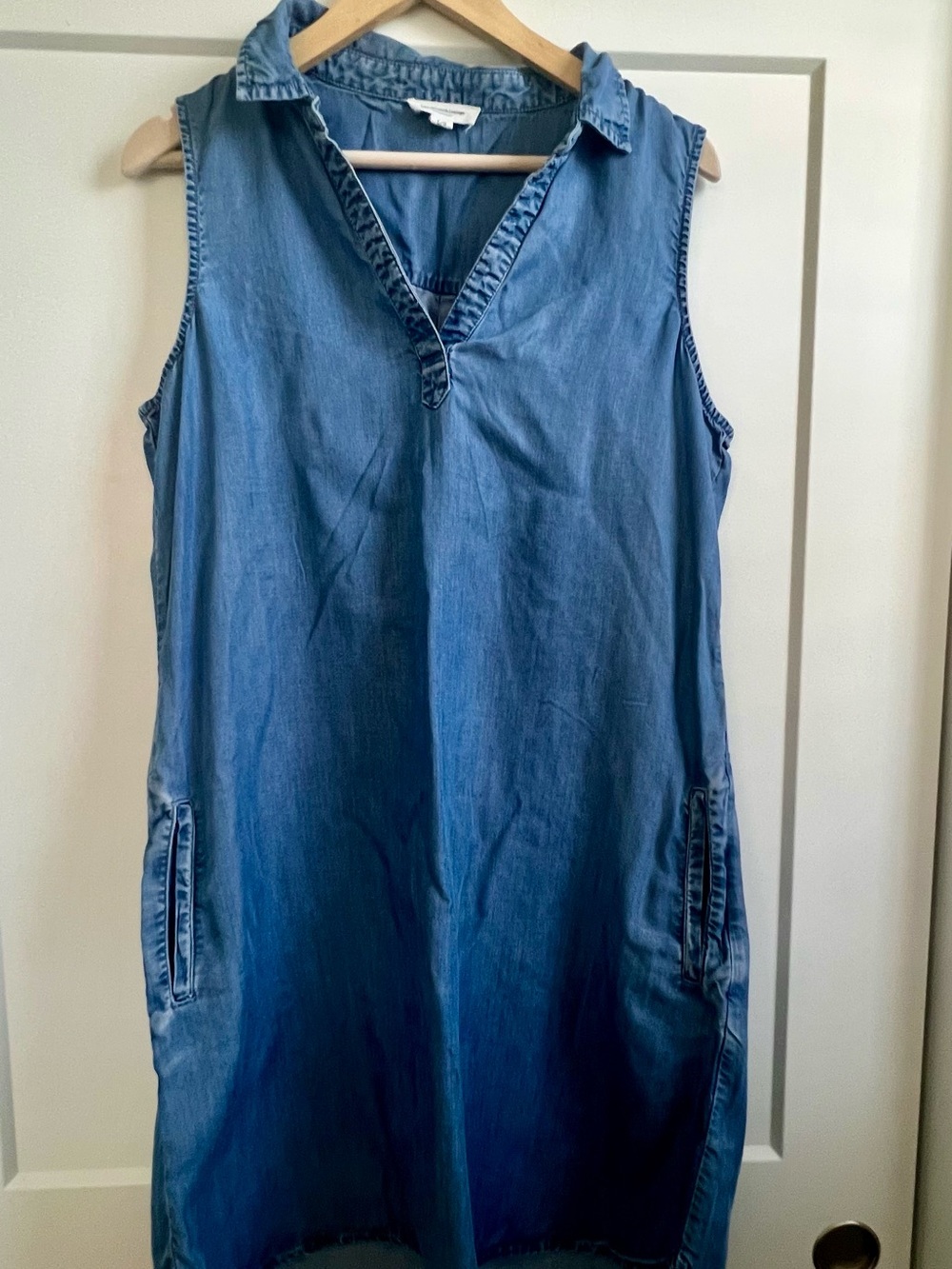beachlunchlounge Sleeveless pockets Denim Chambray Mini Dress in Denim Blue L - Picture 3 of 6